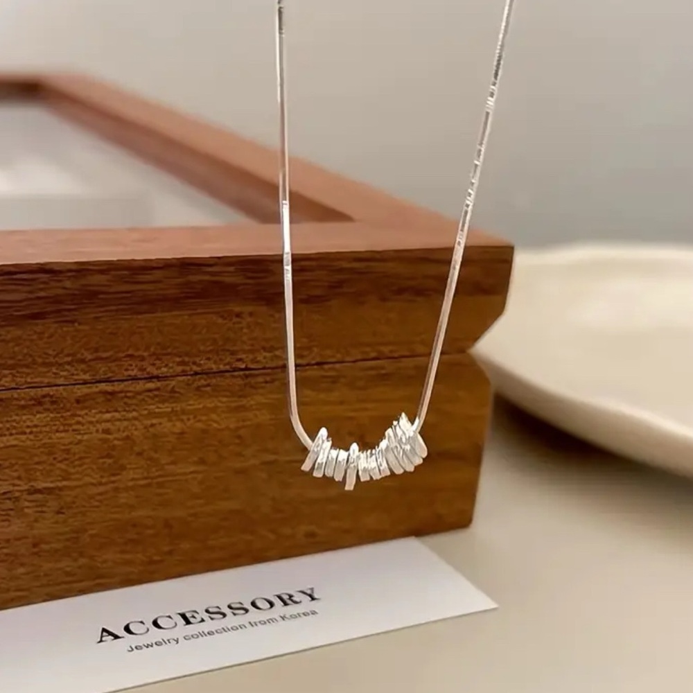 Elegant Silver Necklace with Minimalist Design